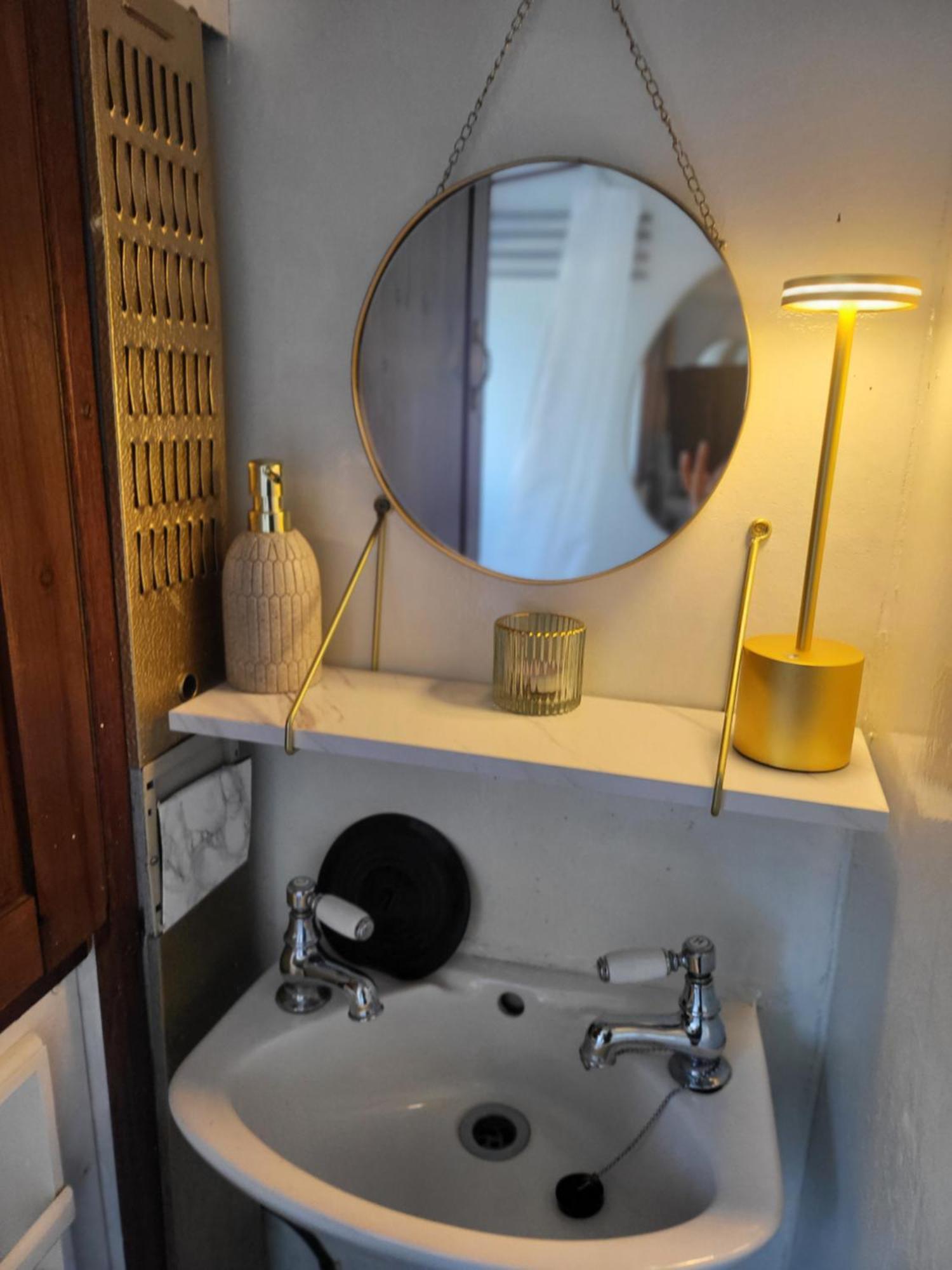 Comfy Canal Boat In Little Venice For Family & Friends Hotel London Bagian luar foto